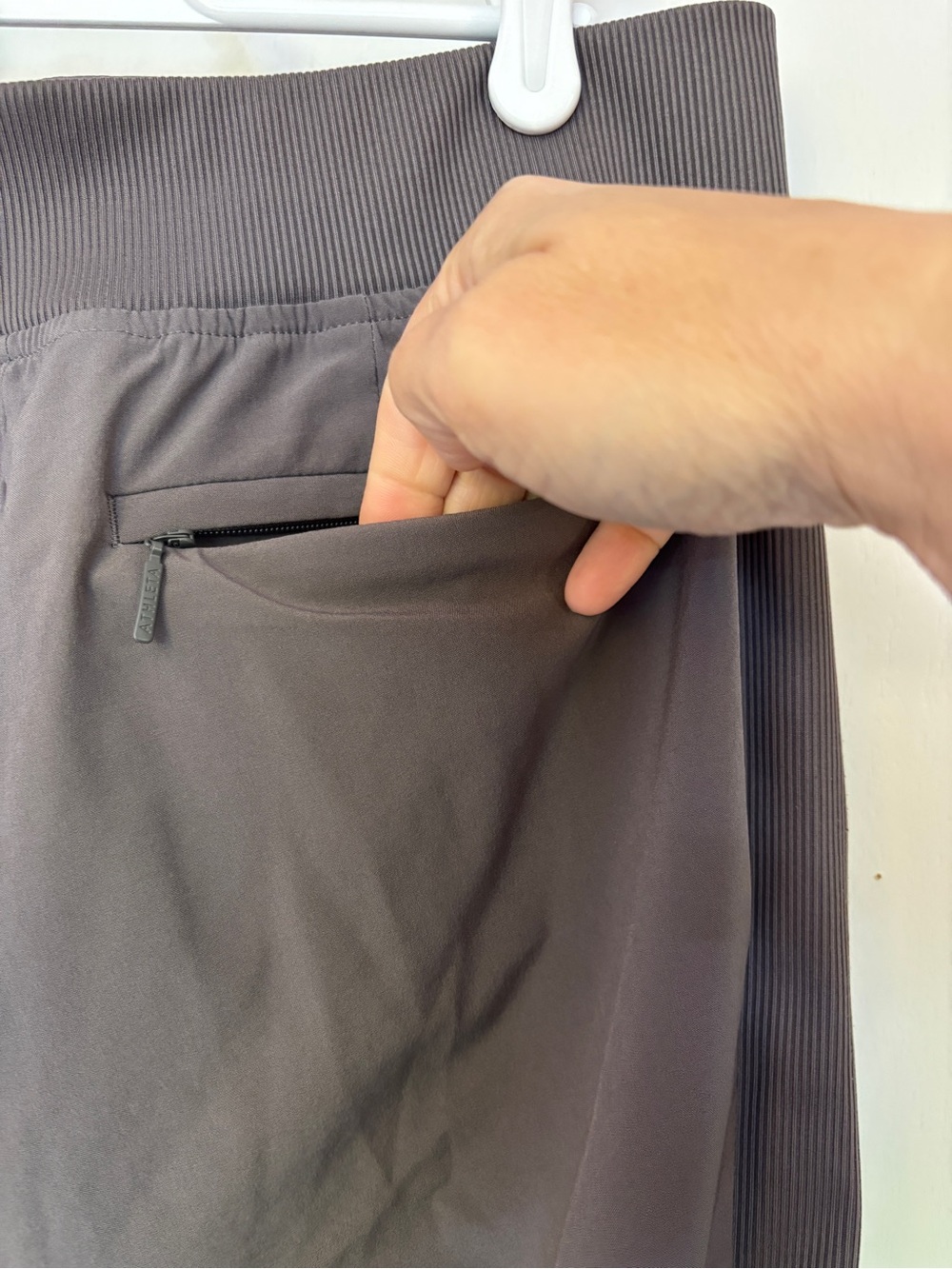 Athleta Brooklyn Ankle Pants Size 4 Grey Pull On Travel Silky Athleisure Slim - Picture 8 of 16